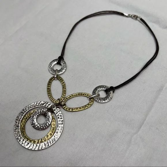 AVON Vintage Geometric Statement Necklace – Gold & Silver Tone Hammered Metal - Picture 6 of 12